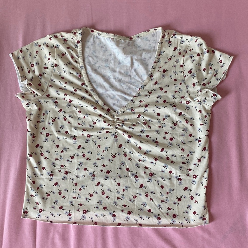 Scrunched ruffle sleeve floral v neck top